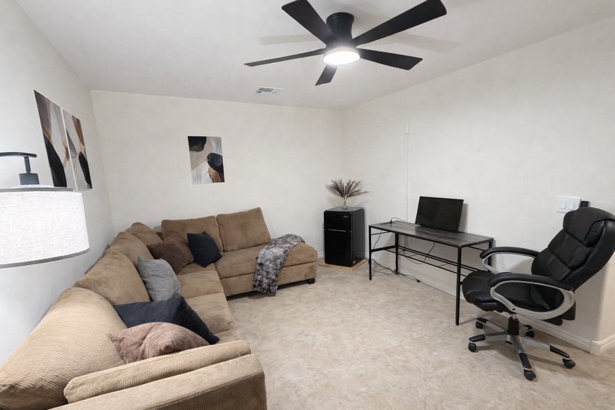 Building Photo - 854 S San Marcos Dr