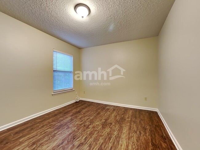 Building Photo - 308 Brier Rose Ln