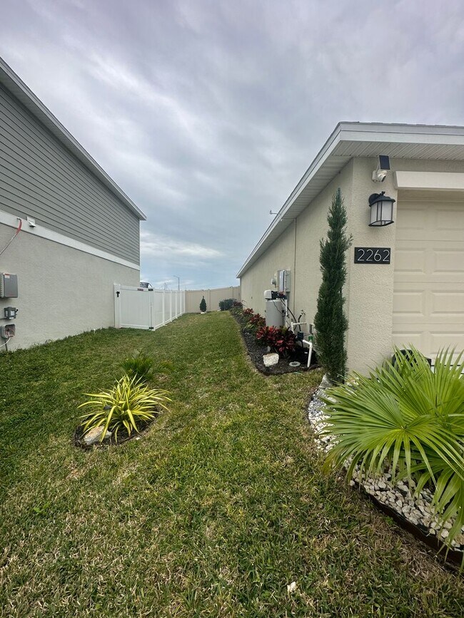 Building Photo - Brand New 4 bed inCypress Park - Haines City