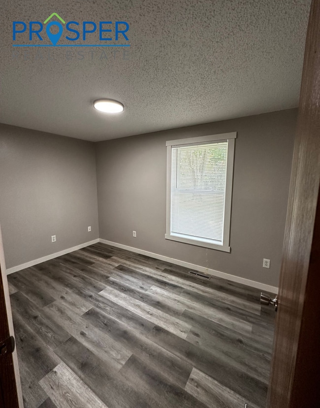 Building Photo - 521 Cedar Dr N