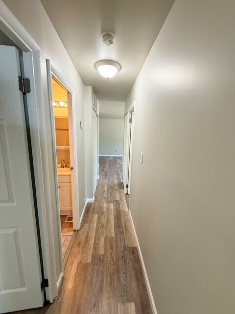 Building Photo - 3845 Delmont Dr