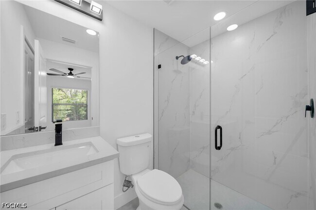 Building Photo - 4986 Fairway Ct