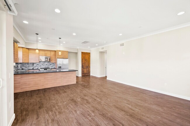 Building Photo - 342 Myrtle St