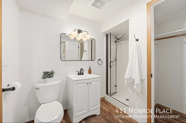 Building Photo - 411 Monroe Pl