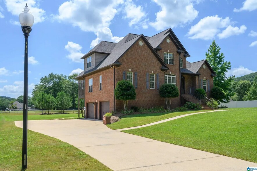 Building Photo - 545 Legacy Dr