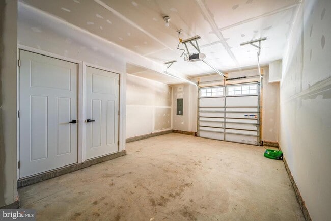 Building Photo - 14062 Sunrise Valley Dr