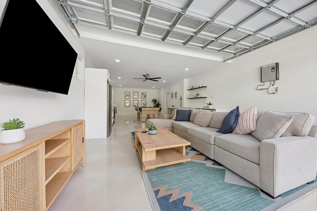 Building Photo - 125 NW 3rd Ave