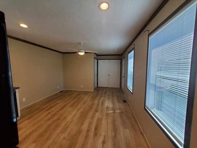 Building Photo - 47 Canal Dr