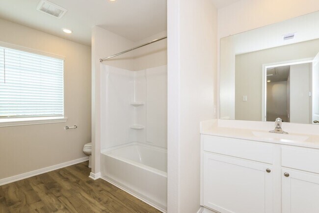 Building Photo - 468 Beechwood Hacienda Dr
