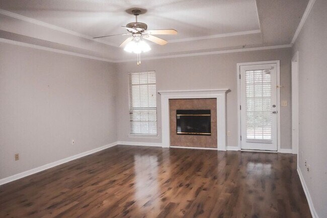 Building Photo - 438 Edgewater Dr