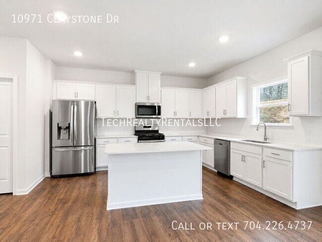 Building Photo - 10971 Claystone Dr