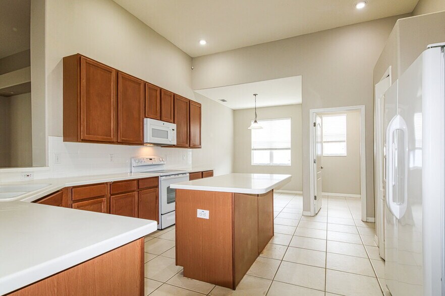 Building Photo - 3731 Braemere Dr
