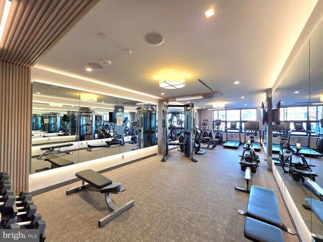 Building Photo - 737 Swann Ave