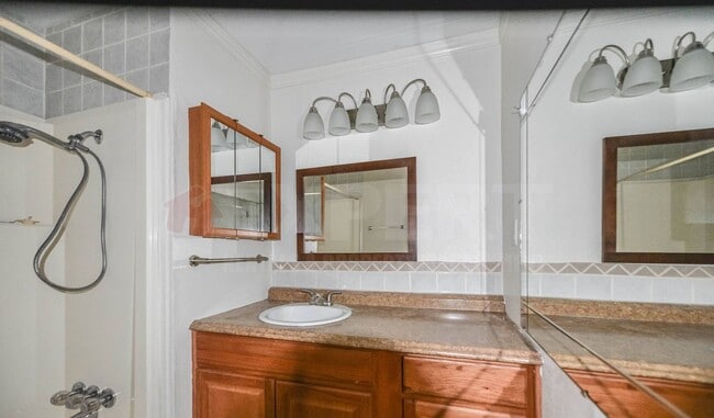 Building Photo - 1402 Elyse Dr