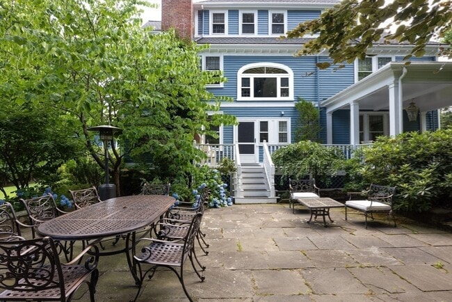 Building Photo - 394 Hammond St
