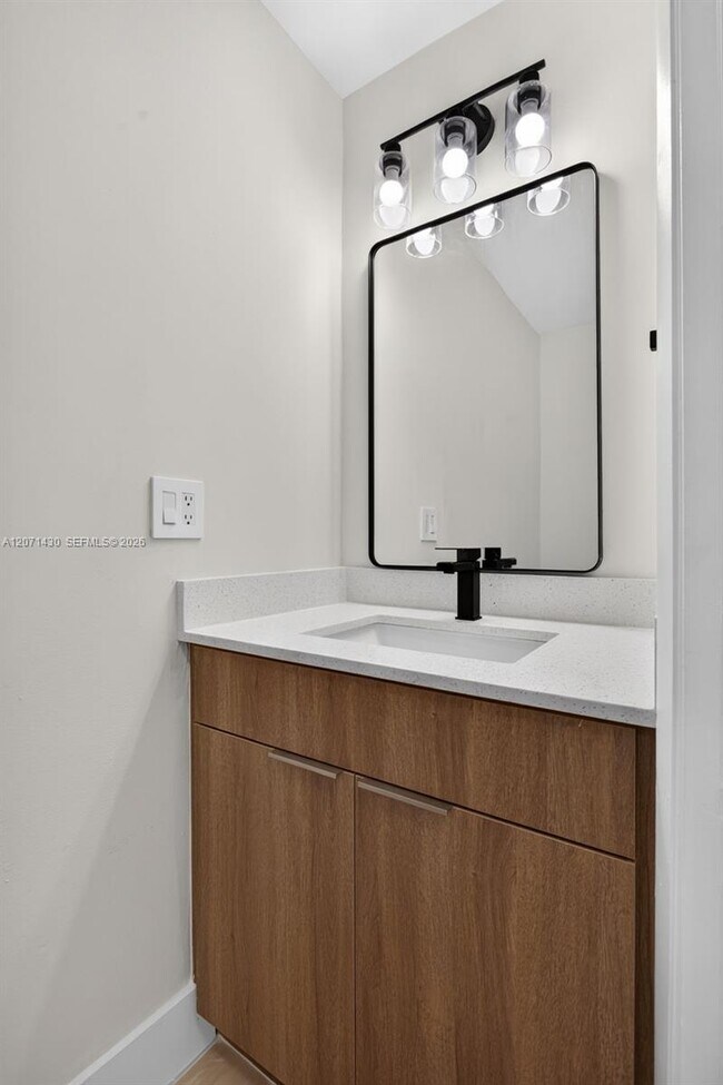 Building Photo - 2880 Coral Springs Dr
