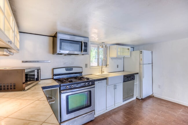 Building Photo - 2555 E Fort Lowell Rd