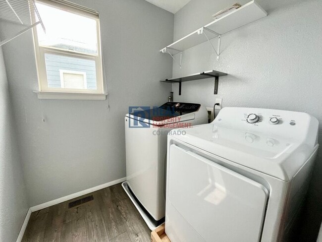 Building Photo - 676 Hedgerow Way