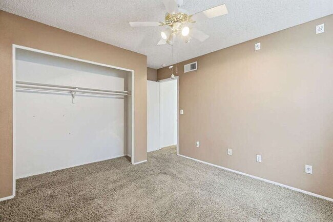 Building Photo - 1805 W Curry Dr