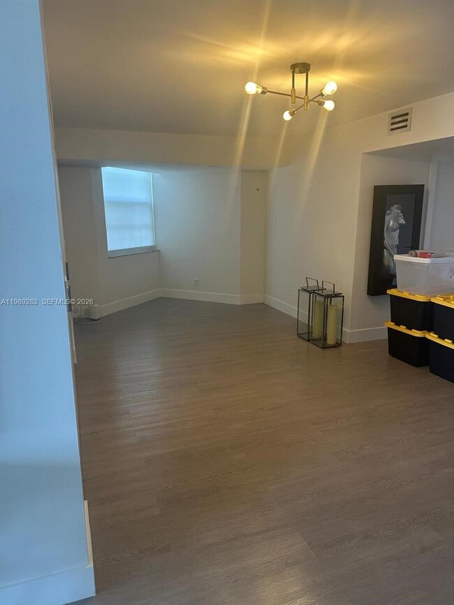 Building Photo - 1811 Sabal Palm Dr