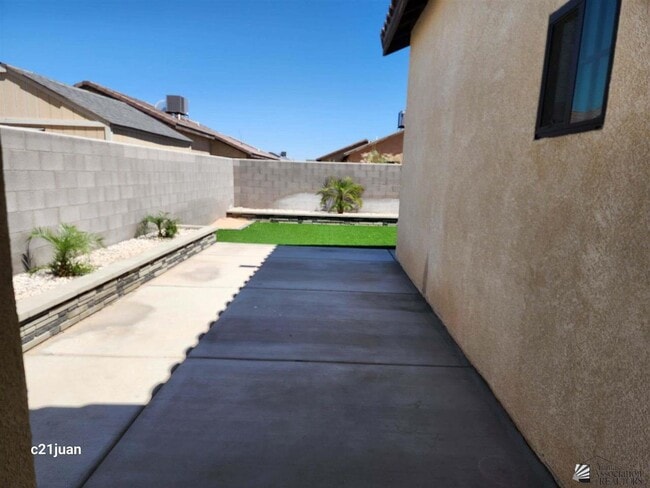 Building Photo - 3988 E Hoyos St