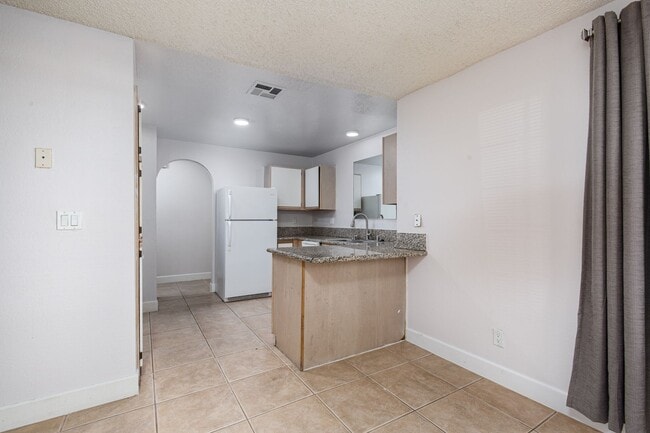 Building Photo - 3 Bedrooms Condo in a Guard Gated Summerlin Community