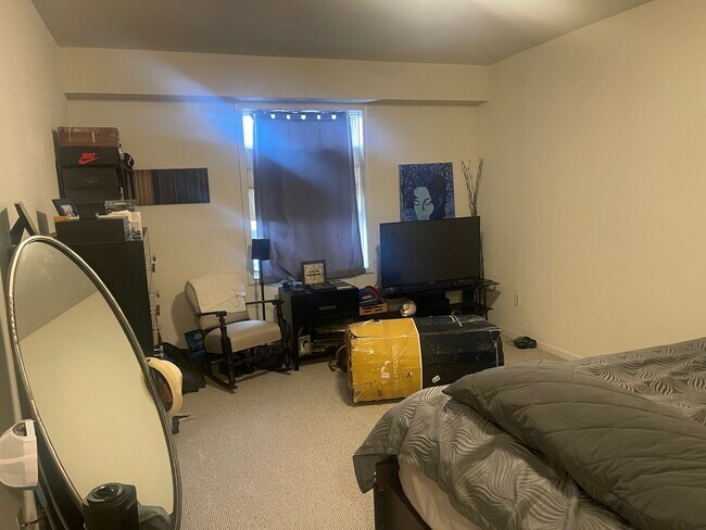 Building Photo - 6400 N Northwest Hwy