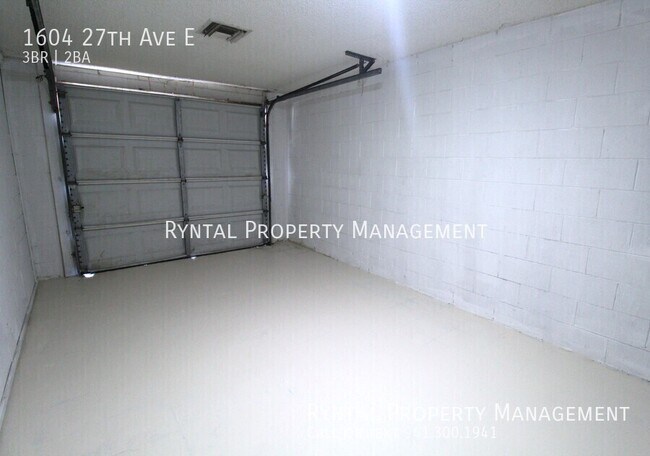 Building Photo - 1604 27th Ave E