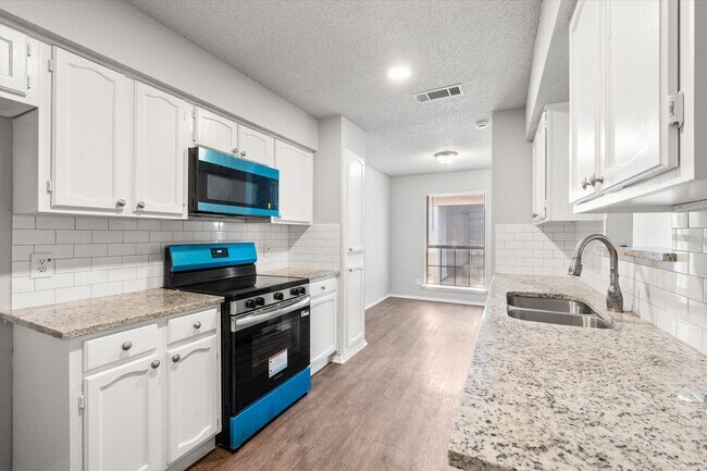 Building Photo - Affordable South Fort Worth Half Duplex