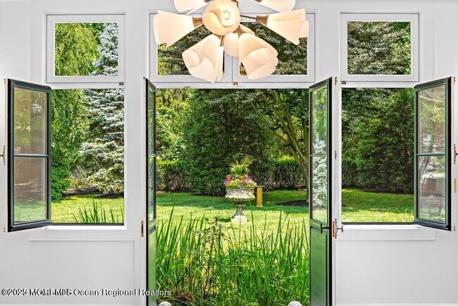 Building Photo - 18 Sheraton Ln