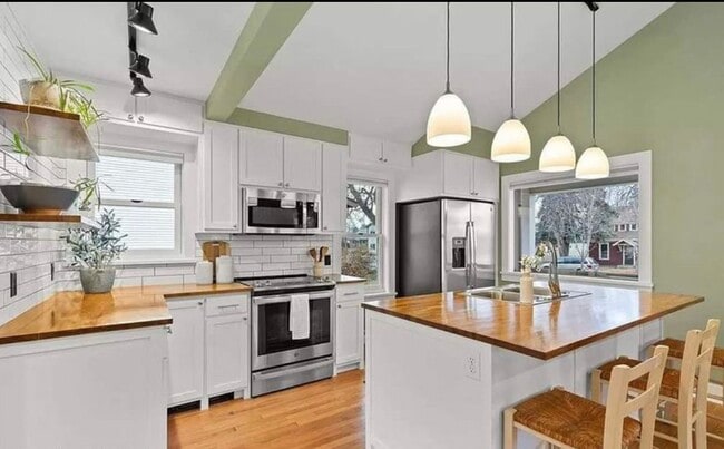 Building Photo - House with Fenced Yard * Walking Distance to MSU Campus and Downtown Bozeamn