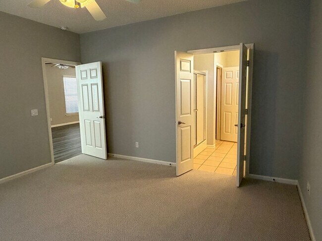 Building Photo - Beautiful Home in Sun City - Freshly Painted, New Flooring!