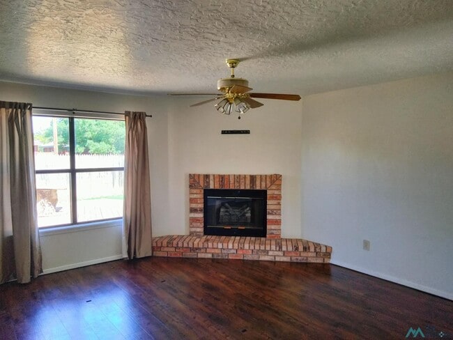 Building Photo - 3217 Cheyenne Dr