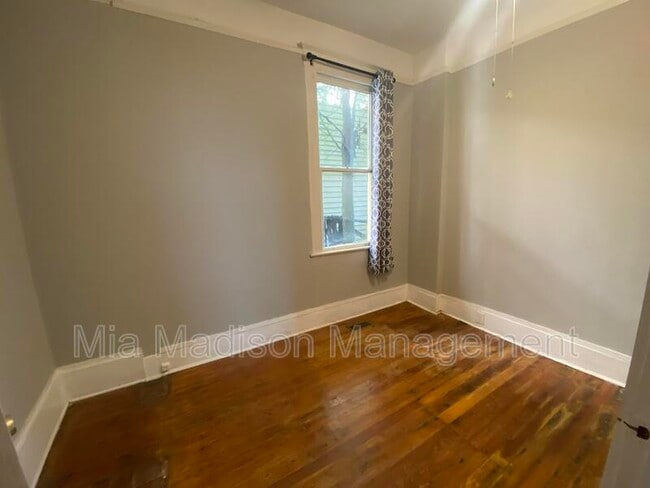 Building Photo - 1203 E Henry St