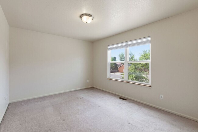 Building Photo - 430-432 Sundance Cir N