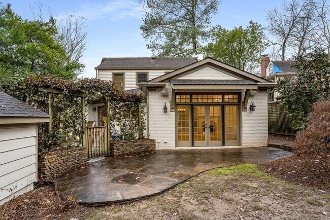 Building Photo - 2896 N Hills Dr NE