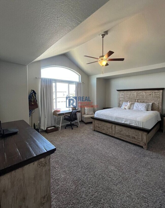 Building Photo - 4597 Hollycomb Dr