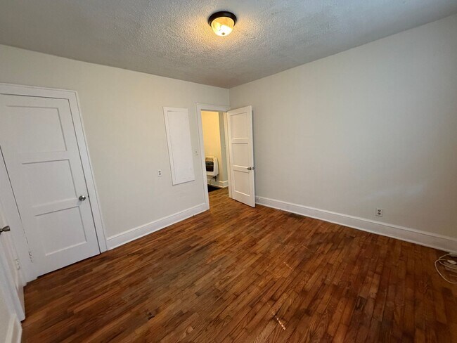 Building Photo - 419 N Elm St NW