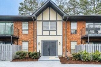 Building Photo - 6851 Roswell Rd