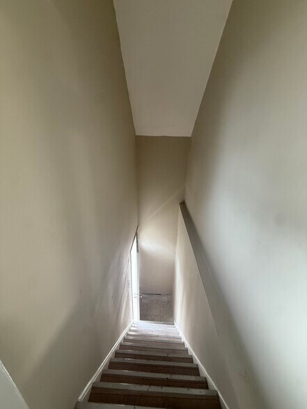 Building Photo - 6523 Lederer Ave