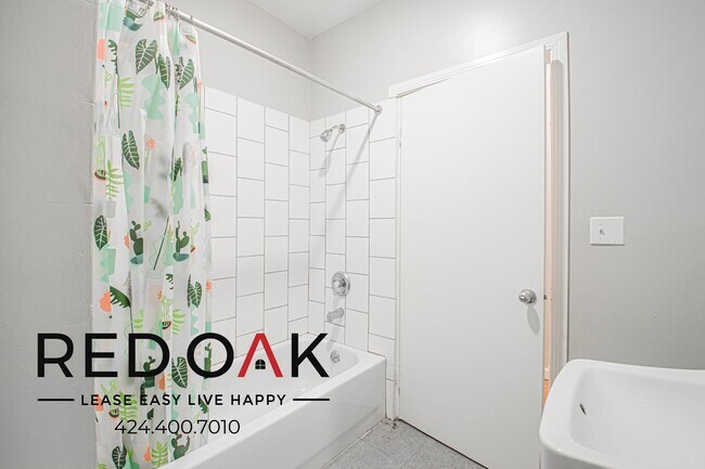 Building Photo - 692 Valencia St