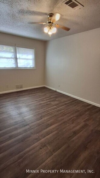 Building Photo - 4224 SW 2nd Ave