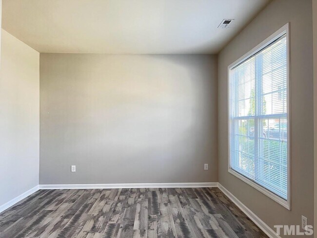 Building Photo - 5 Bedroom 3 Bath Single Family Fenced Yard for Rent - Apex
