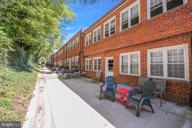 Building Photo - 7818 Tilbury St