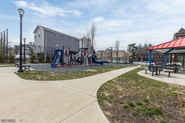 Building Photo - 455 Fulton St