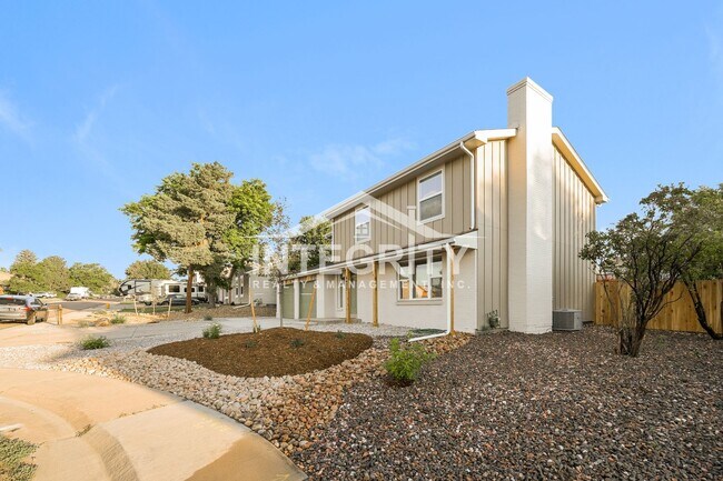 Building Photo - 6475 W Kingsley Ave