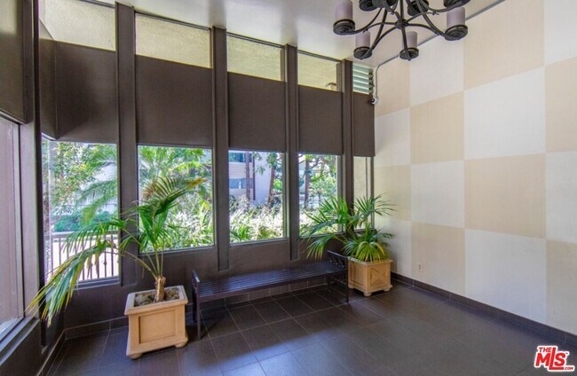 Building Photo - 6001 Canterbury Dr