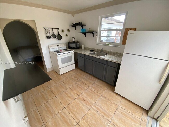 Building Photo - 436 E Evanston Cir