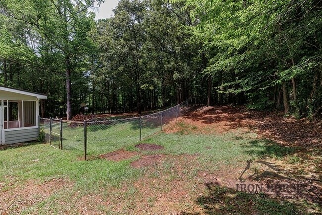Building Photo - 335 Oak Meadows Dr
