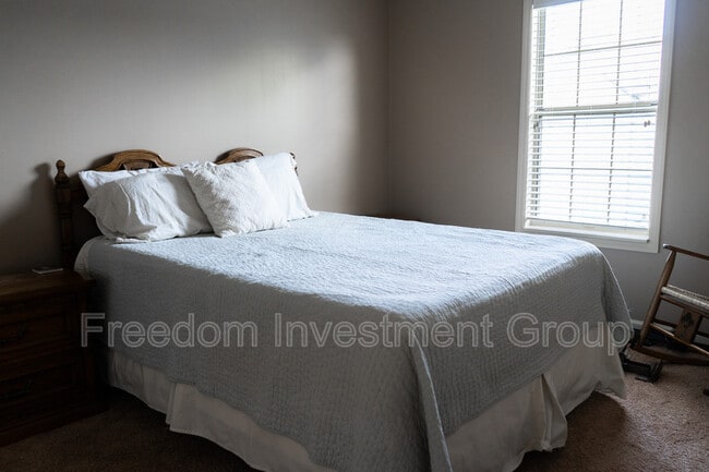 Building Photo - 1000 Harbour Shore Dr